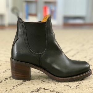 Frye Sabrina Chelsea Black Women’s Size 7